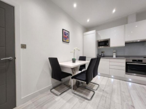 Modern 2BR London Apt Near Tube